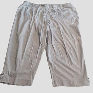 WOMEN'S AVENUE BUSINESS CASUAL CAPRI SHORTS SIZE 22